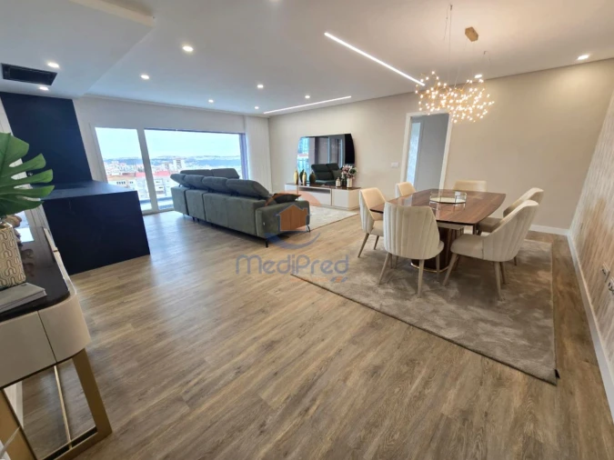 Apartamento T3 para Venda em Pontinha e Famões Foto 9