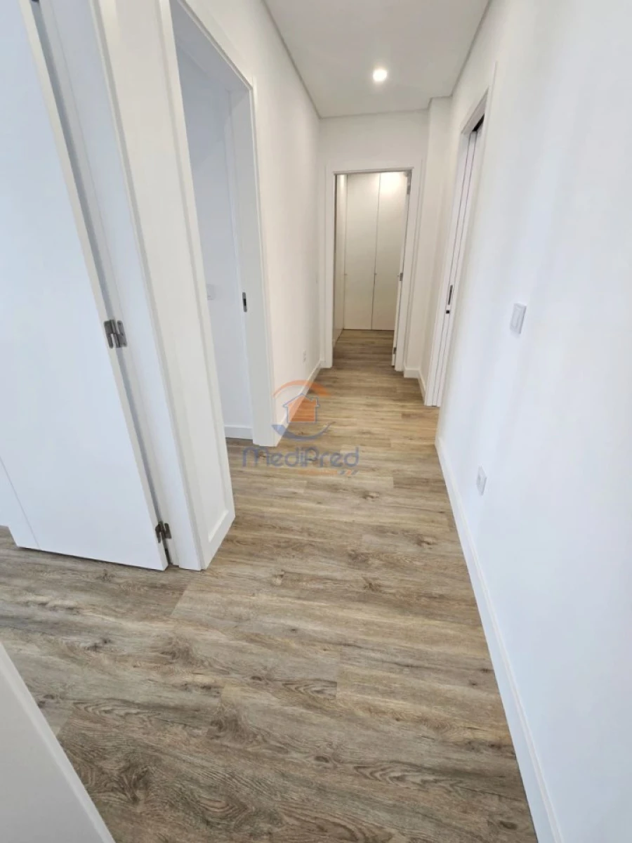 Apartamento T3 para Venda em Pontinha e Famões Foto 16