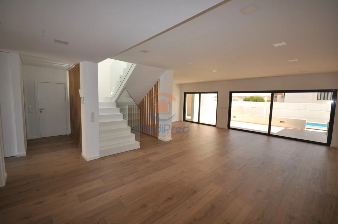 Moradia T4 para Venda em Loures Foto 2