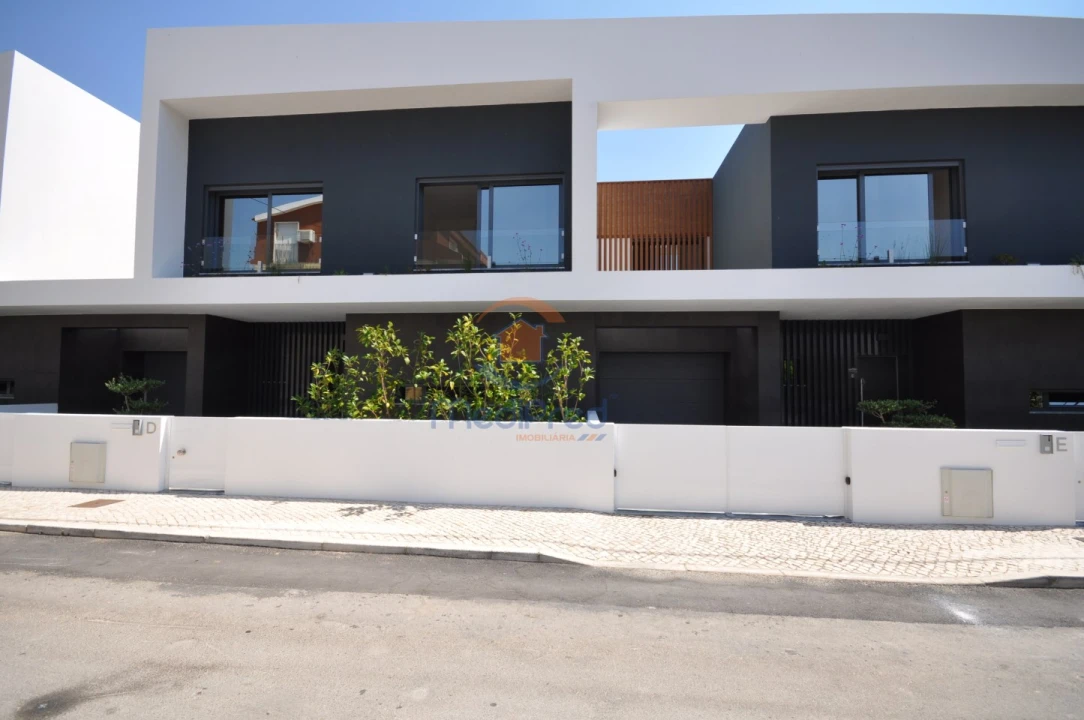 Moradia T4 para Venda em Loures Foto 3