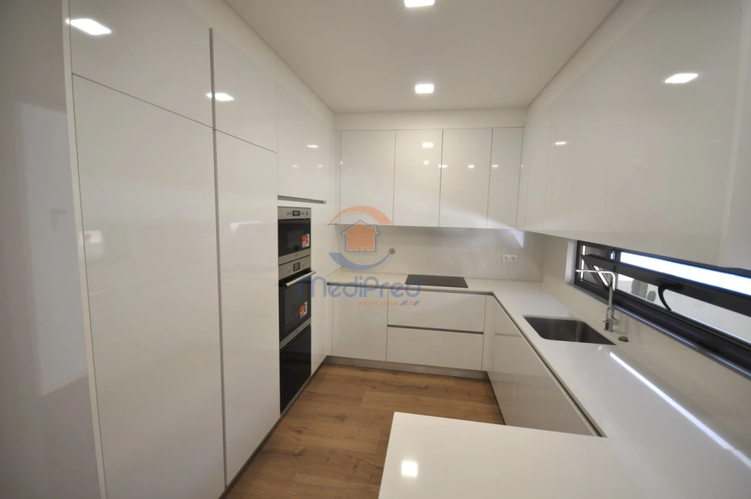 Moradia T4 para Venda em Loures Foto 6