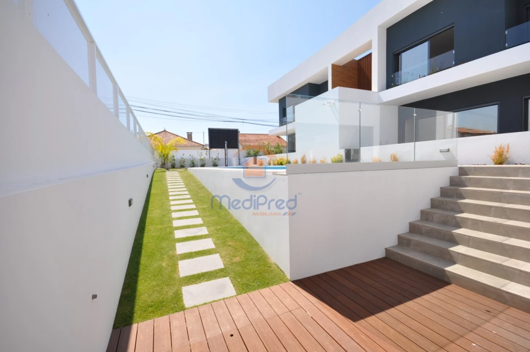 Moradia T4 para Venda em Loures Foto 26