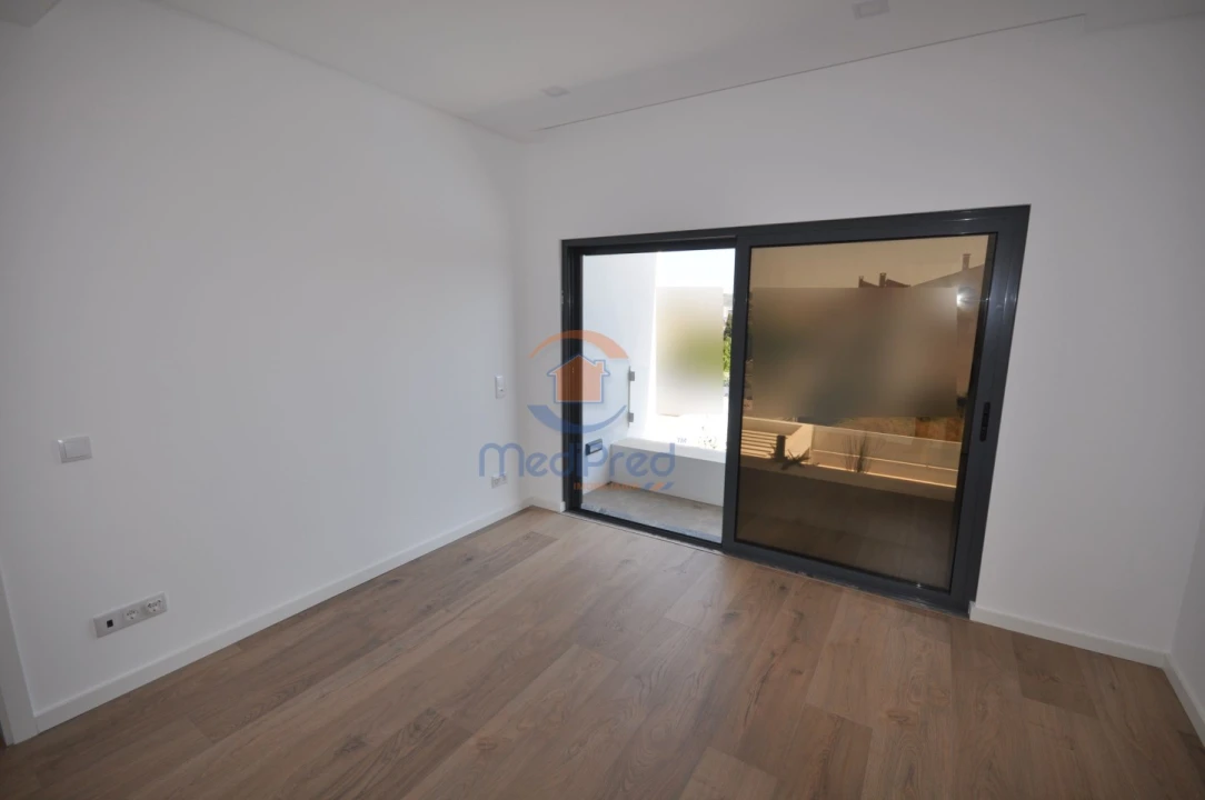 Moradia T4 para Venda em Loures Foto 40