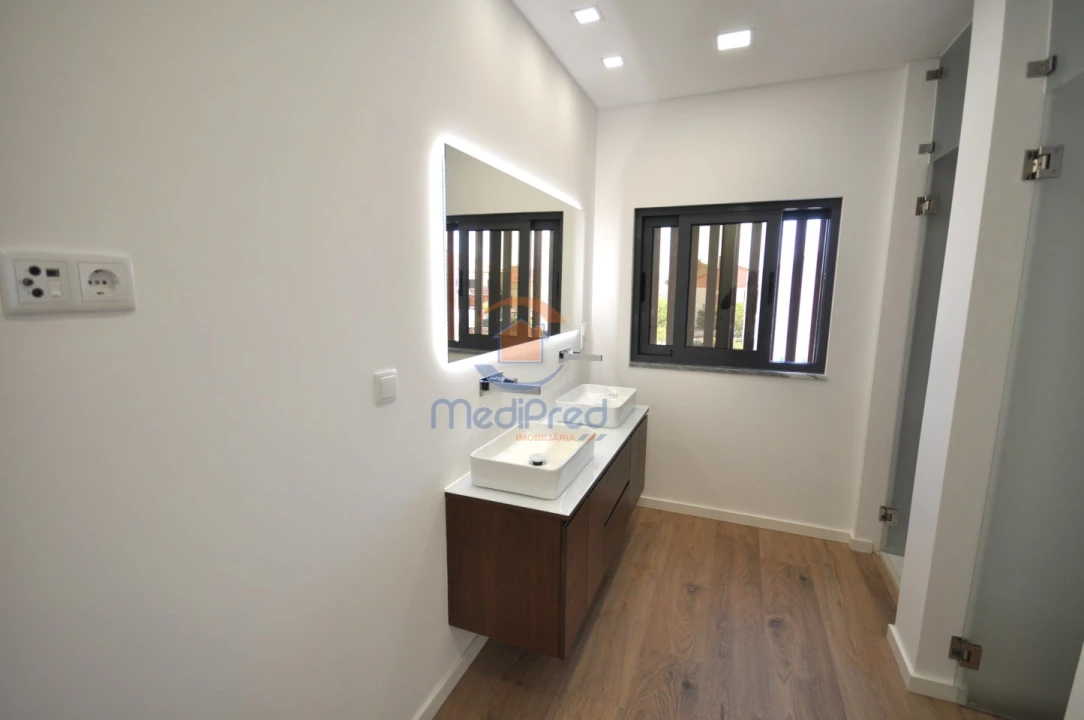 Moradia T4 para Venda em Loures Foto 45