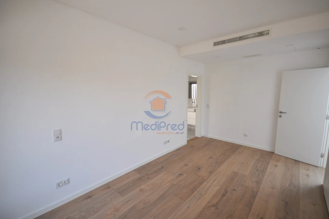 Moradia T4 para Venda em Loures Foto 56