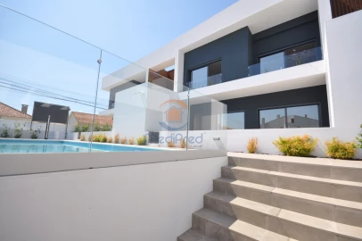 Moradia T4 para Venda em Loures