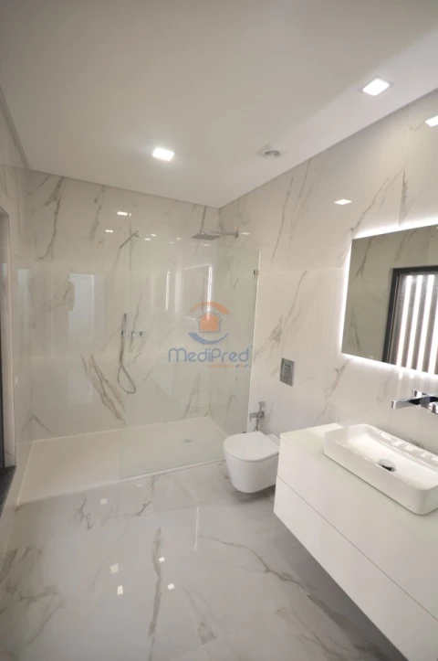 Moradia T4 para Venda em Loures