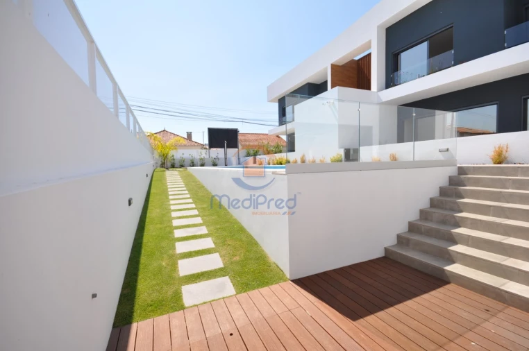 Moradia T4 para Venda em Loures Foto 26