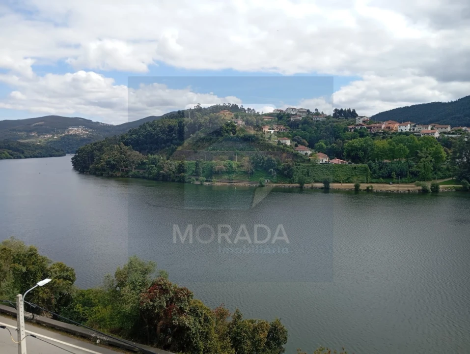 Moradia T5 para Venda em Rio Mau Foto 1