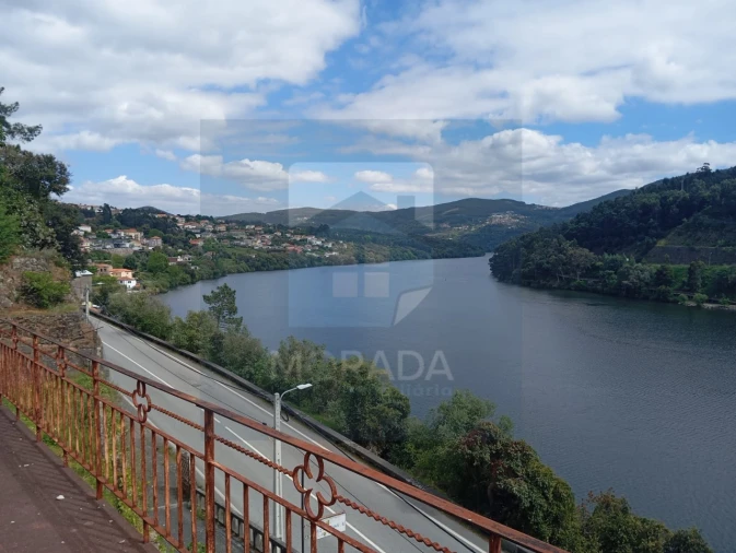 Moradia T5 para Venda em Rio Mau Foto 2