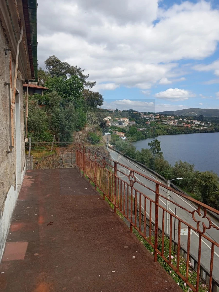 Moradia T5 para Venda em Rio Mau Foto 10