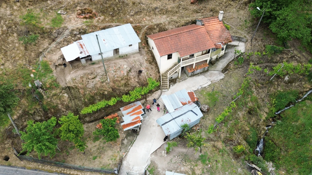 Moradia T2 para Venda em Bustelo, Carneiro e Carvalho de Rei Foto 1