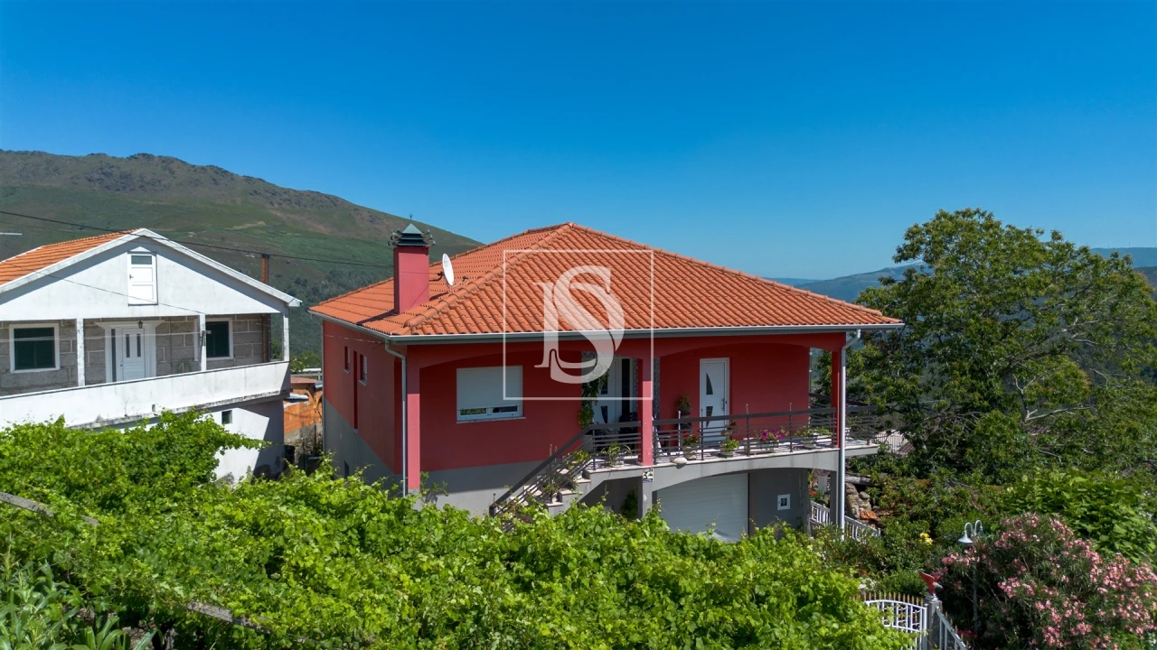 Moradia T4 para Venda em Teixeira e Teixeiró Foto 36