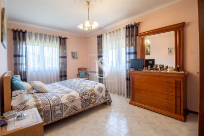 Moradia T4 para Venda em Teixeira e Teixeiró