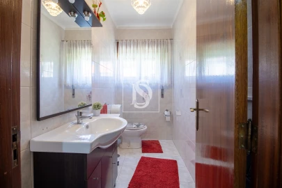 Moradia T4 para Venda em Teixeira e Teixeiró