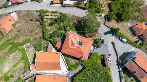 Moradia T4 para Venda em Teixeira e Teixeiró