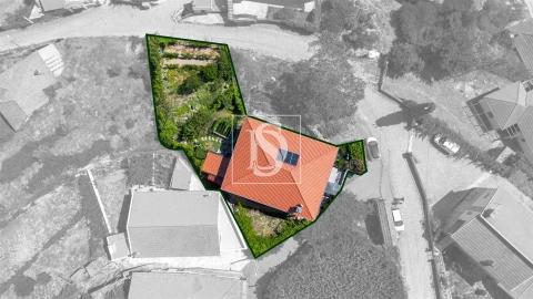 Moradia T4 para Venda em Teixeira e Teixeiró