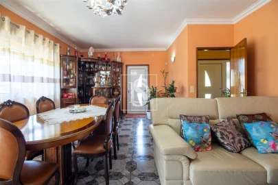 Moradia T4 para Venda em Teixeira e Teixeiró