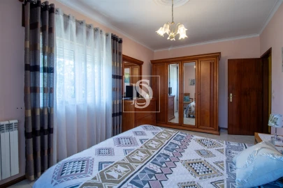 Moradia T4 para Venda em Teixeira e Teixeiró