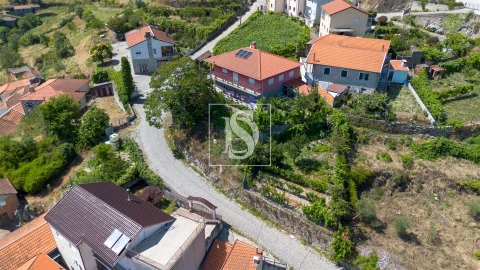 Moradia T4 para Venda em Teixeira e Teixeiró