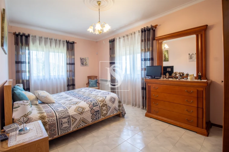 Moradia T4 para Venda em Teixeira e Teixeiró Foto 4