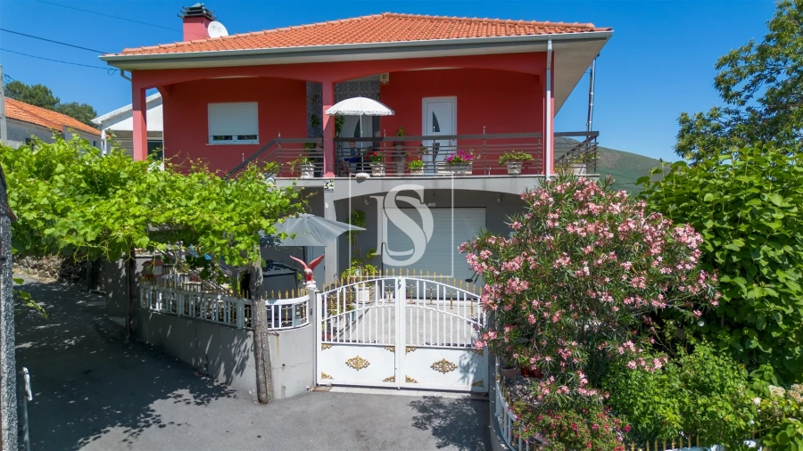 Moradia T4 para Venda em Teixeira e Teixeiró Foto 38