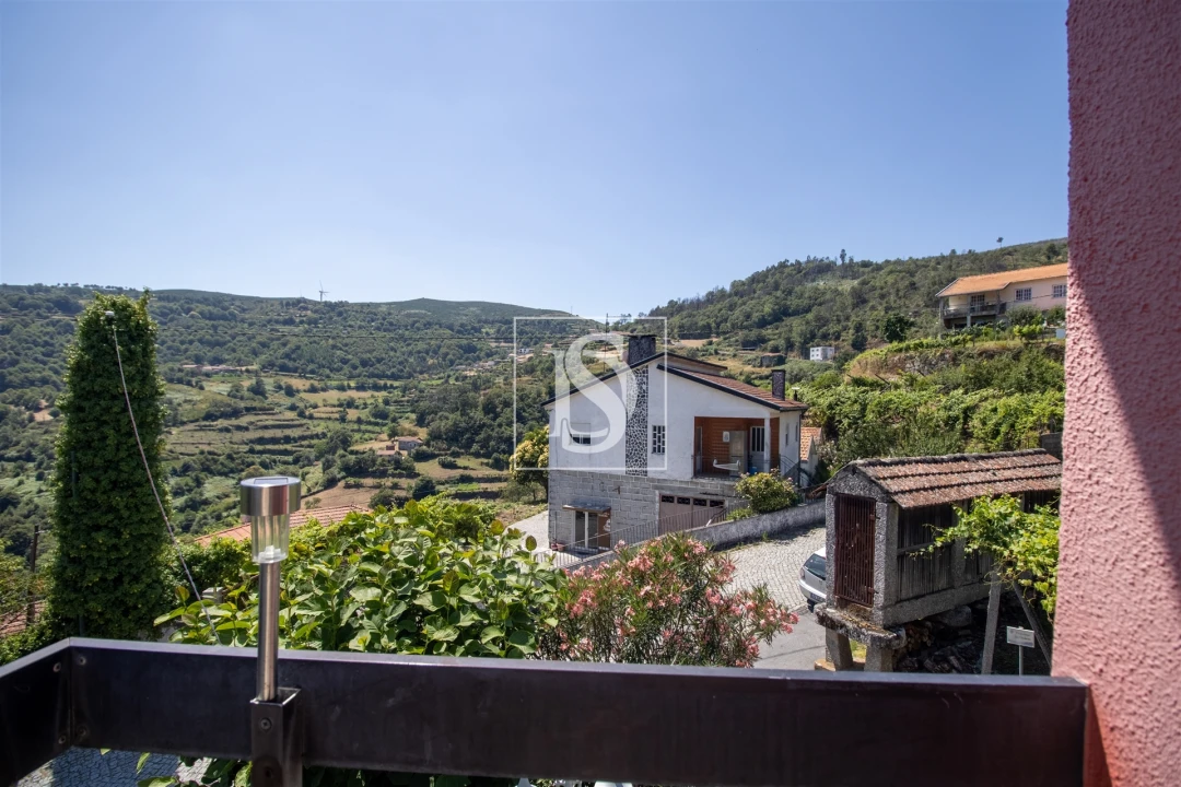 Moradia T4 para Venda em Teixeira e Teixeiró Foto 18