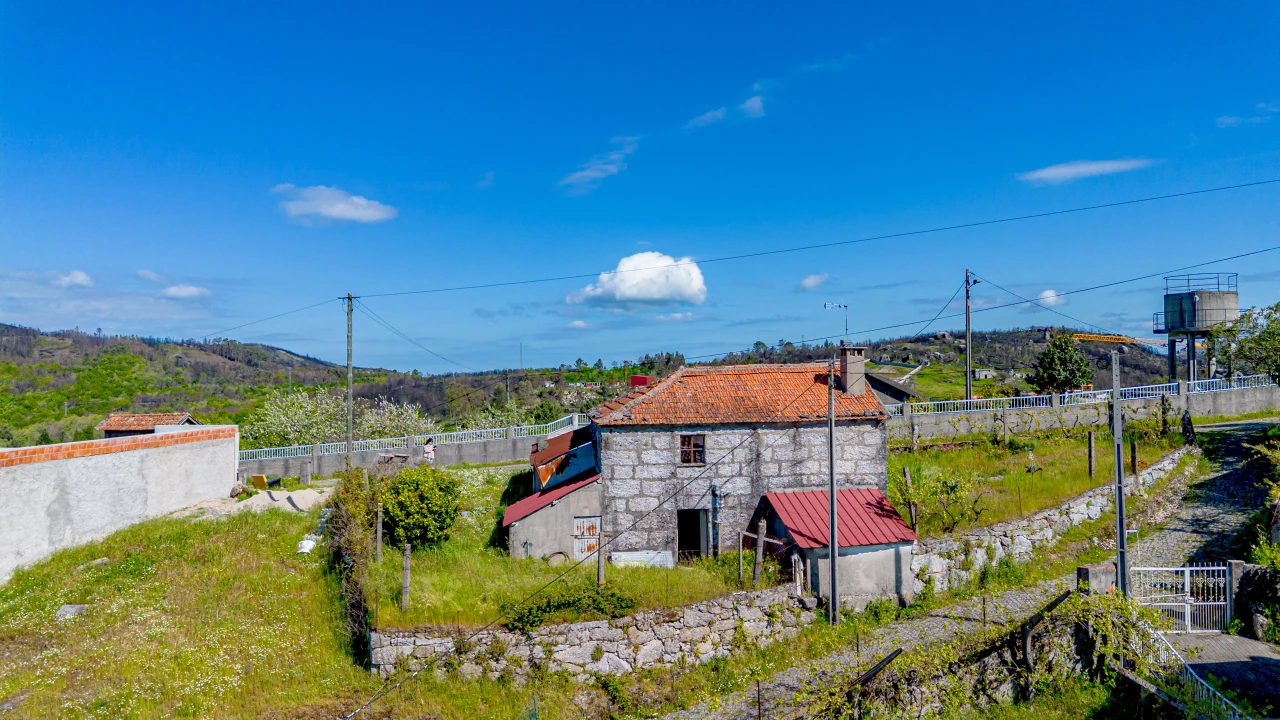 Moradia T1 para Venda em Loivos do Monte Foto 3