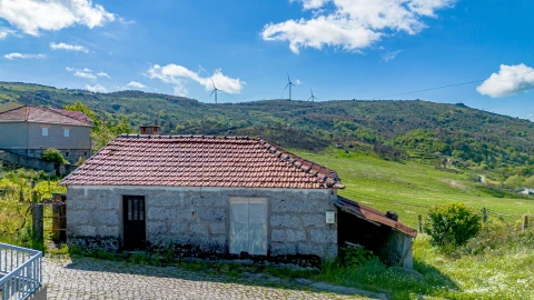 Moradia T1 para Venda em Loivos do Monte