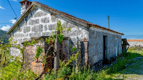 Moradia T1 para Venda em Loivos do Monte