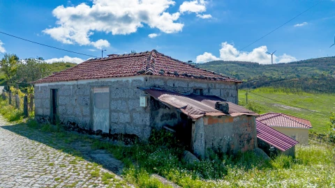 Moradia T1 para Venda em Loivos do Monte