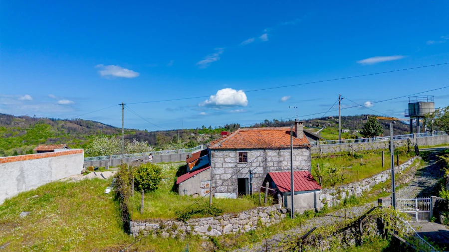 Moradia T1 para Venda em Loivos do Monte Foto 3