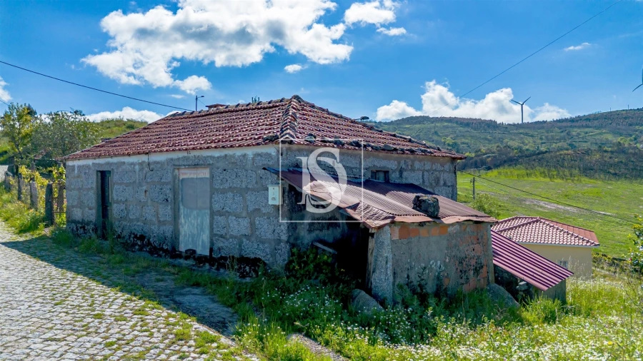 Moradia T1 para Venda em Loivos do Monte Foto 12