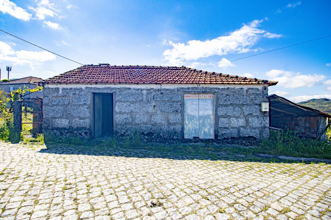 Moradia T1 para Venda em Loivos do Monte Foto 1