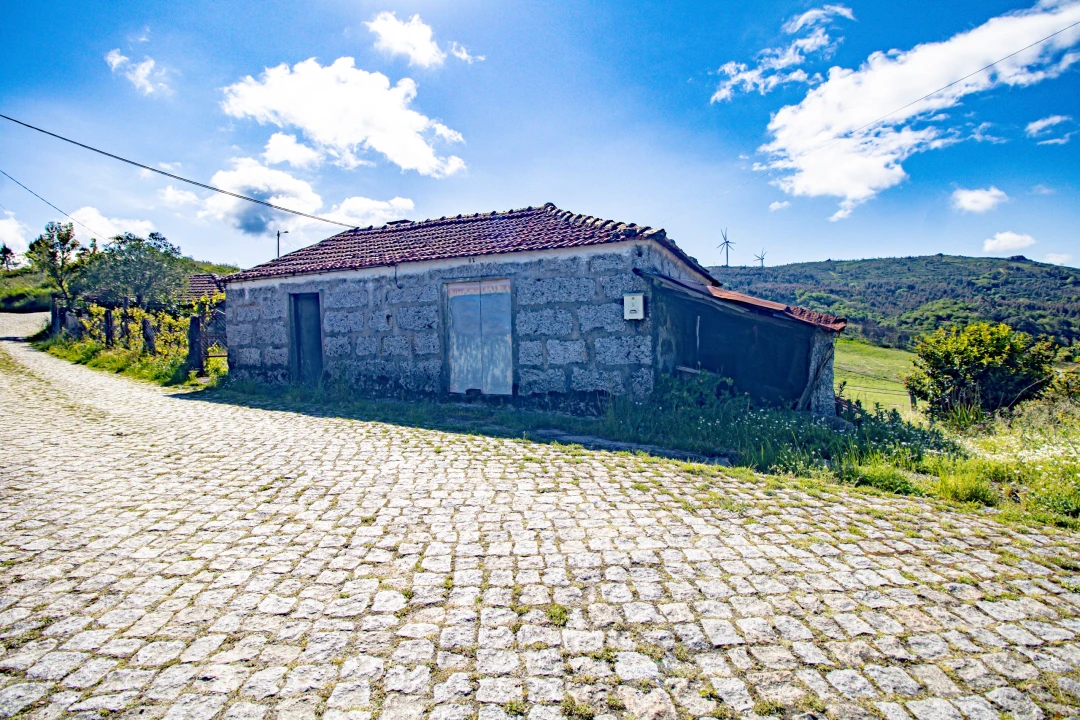 Moradia T1 para Venda em Loivos do Monte Foto 17