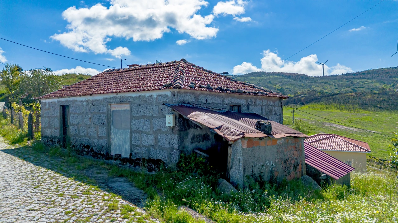 Moradia T1 para Venda em Loivos do Monte Foto 19