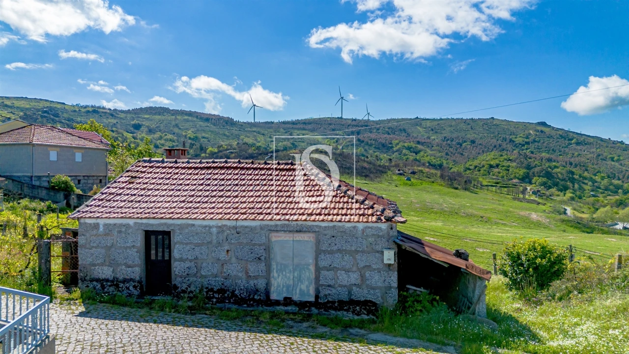 Moradia T1 para Venda em Loivos do Monte Foto 16