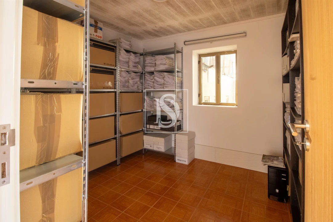 Moradia T6 para Venda em Sobrosa Foto 3