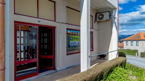 Loja para Venda em Campelo e Ovil