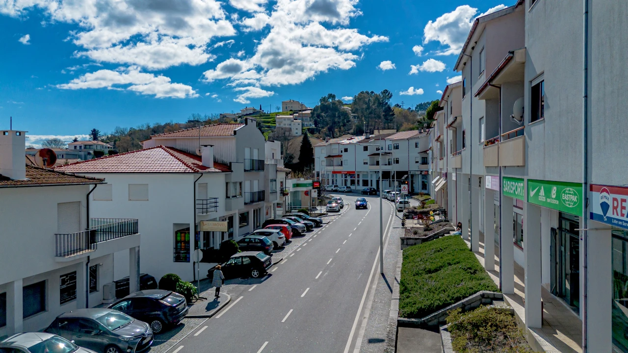 Loja para Venda em Campelo e Ovil Foto 2