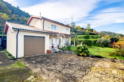 Moradia T4 para Venda em Gondar