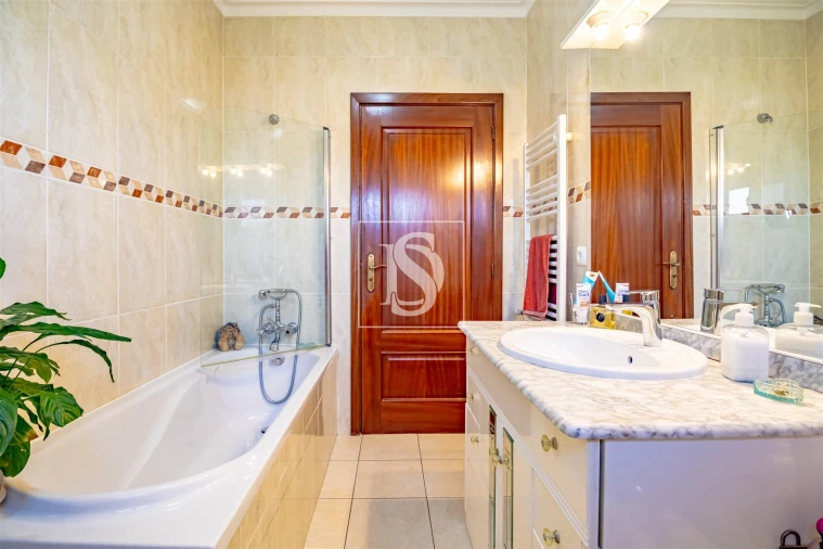 Moradia T7 para Venda em Vila Garcia, Aboim e Chapa Foto 10