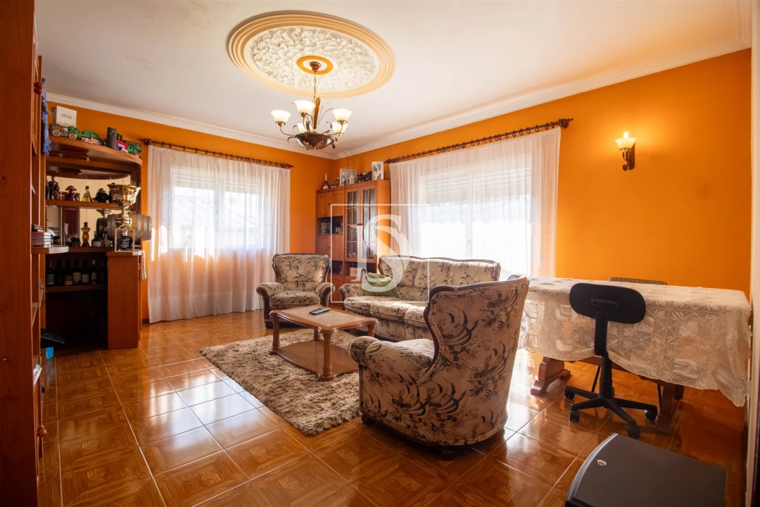 Moradia T4 para Venda em Mozelos Foto 3