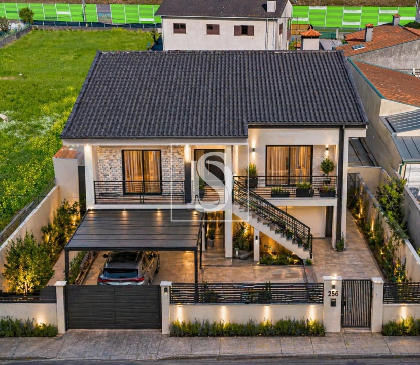 Moradia T4 para Venda em Mozelos Foto 47