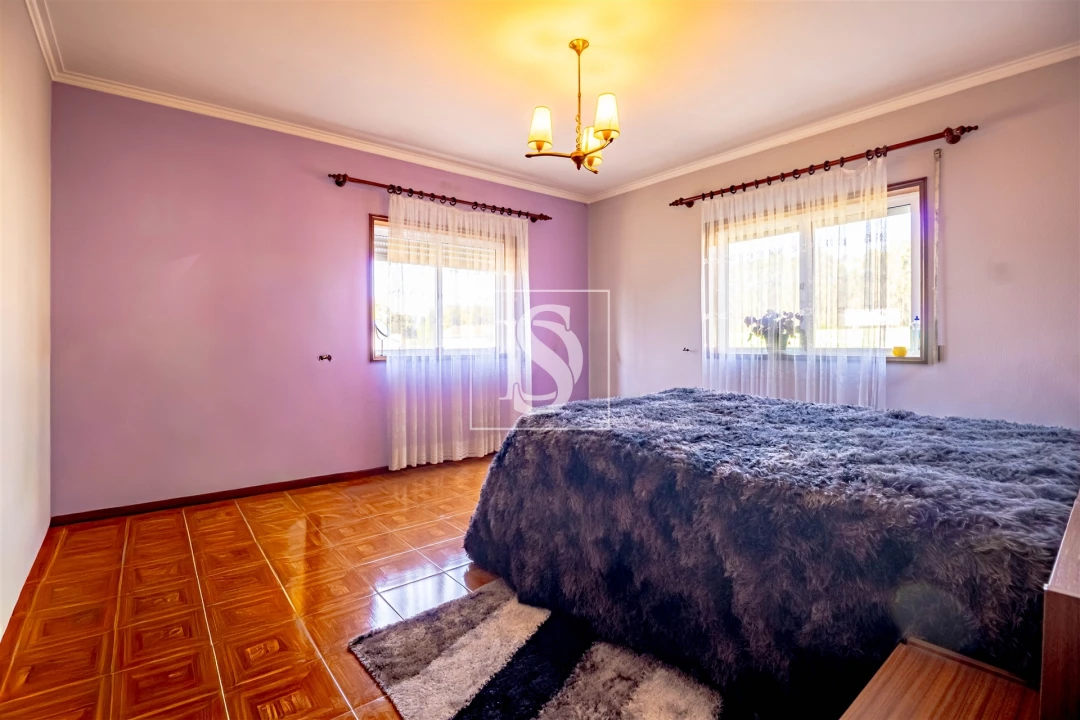 Moradia T4 para Venda em Mozelos Foto 4