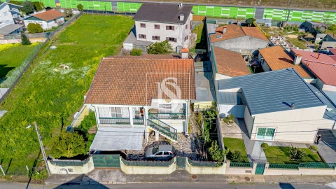 Moradia T4 para Venda em Mozelos