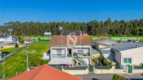 Moradia T4 para Venda em Mozelos