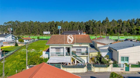 Moradia T4 para Venda em Mozelos