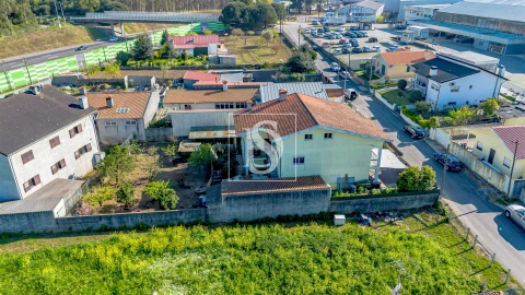 Moradia T4 para Venda em Mozelos