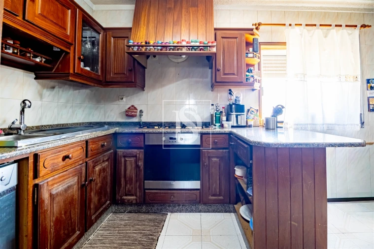 Moradia T4 para Venda em Mozelos Foto 37